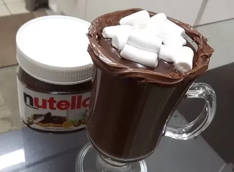 Sobremesas Doces: Chocolate Quente Cremoso com Nutella