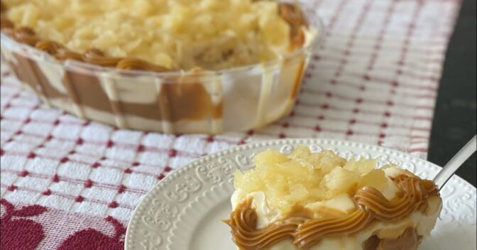 Sobremesas Doces: Pavê de Doce de Leite e Abacaxi