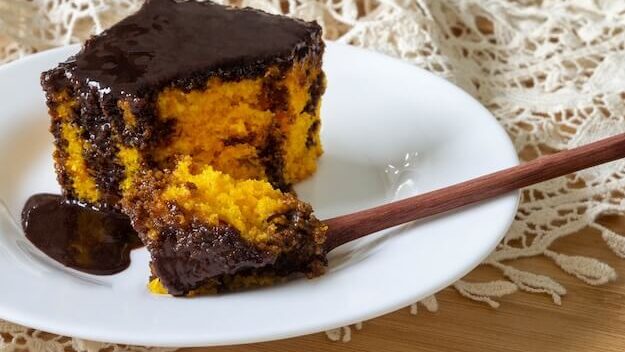 Bolos: Bolo de Cenoura com Cobertura de Chocolate