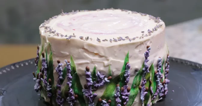 Bolos: Bolo de Lavanda: Uma Deliciosa e Aromática Sobremesa