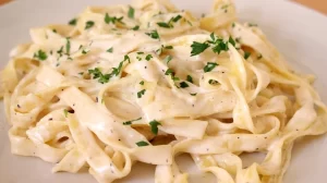 Fettuccine Alfredo Clássico Cremoso e Versátil