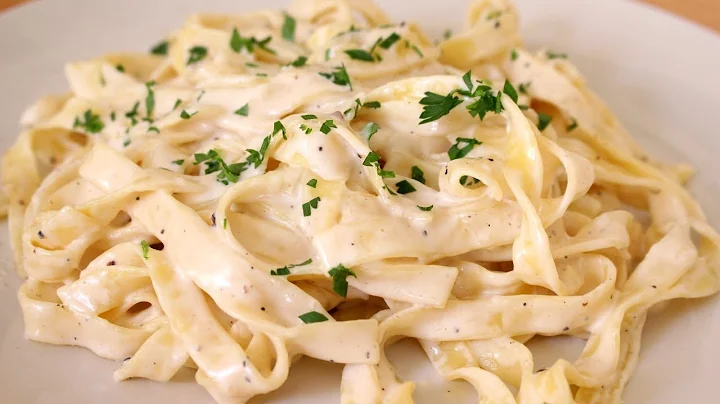 Massa: Fettuccine Alfredo Clássico Cremoso e Versátil 