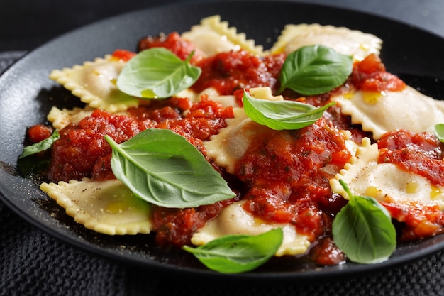 Ravioli de Verdes e Ricota com Manteiga e Sálvia 