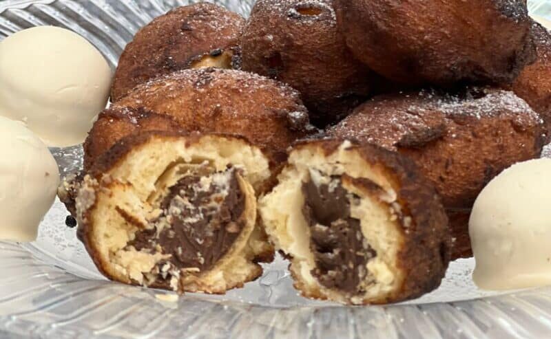 Bolinho de Chuva Recheado Com Bombom 