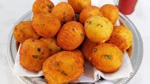 Bolinhos de Mandioca Simples e Delicioso Veja