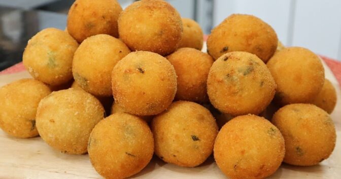 Massa: Bolinho de Queijo com Massa de Mandioca