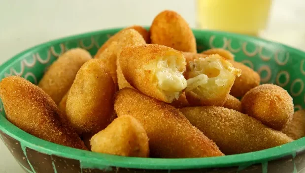 Lanche: Bolinhos de Mandioca Saudável para substituir o pão no café da manhã