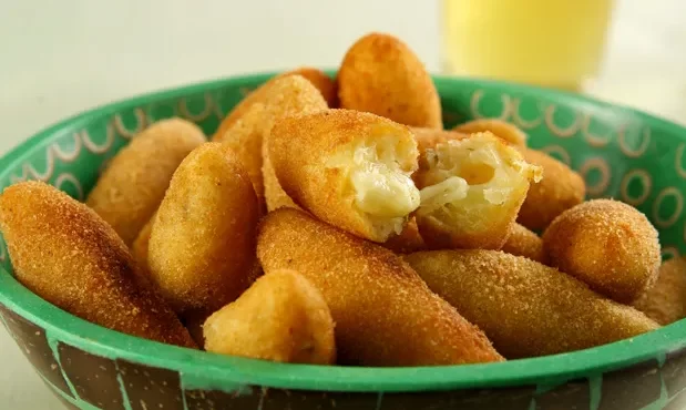 Bolinhos de Mandioca Saudável para substituir o pão no café da manhã 