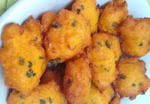 Bolinho de Milho Verde Frito Rápido e Delicioso