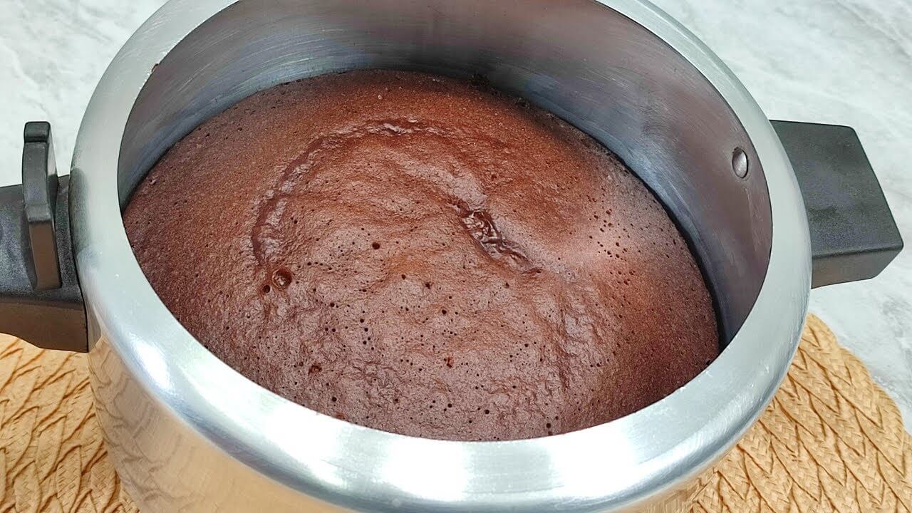 Bolo de Chocolate na Panela de Pressão 