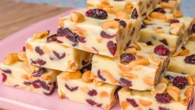 Fudge de Chocolate Branco com Cranberry e Amendoim