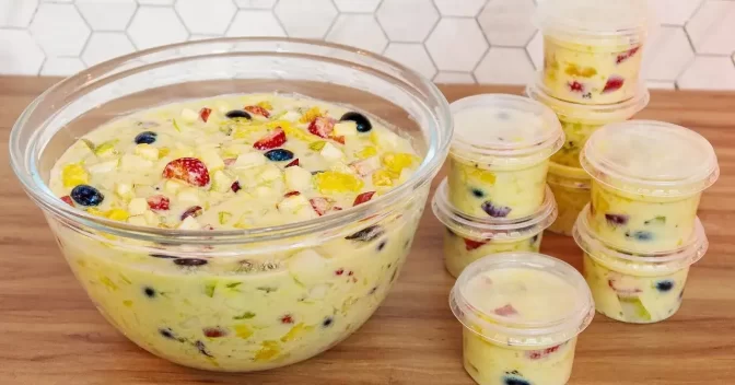 Sobremesas Doces: Salada de Frutas Cremosa