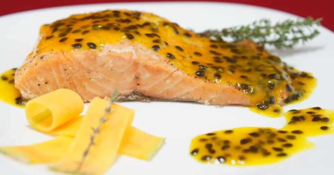 Receitas Rápida e Fácil: Salmão ao Molho de Maracujá