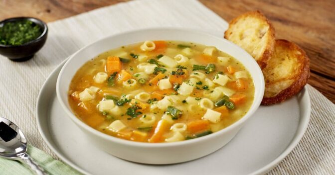 Massa: Sopa de Legumes com Macarrão Deliciosa e Econômica