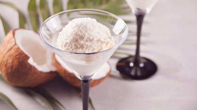 Sobremesas Doces: Sorvete de Coco Cremoso