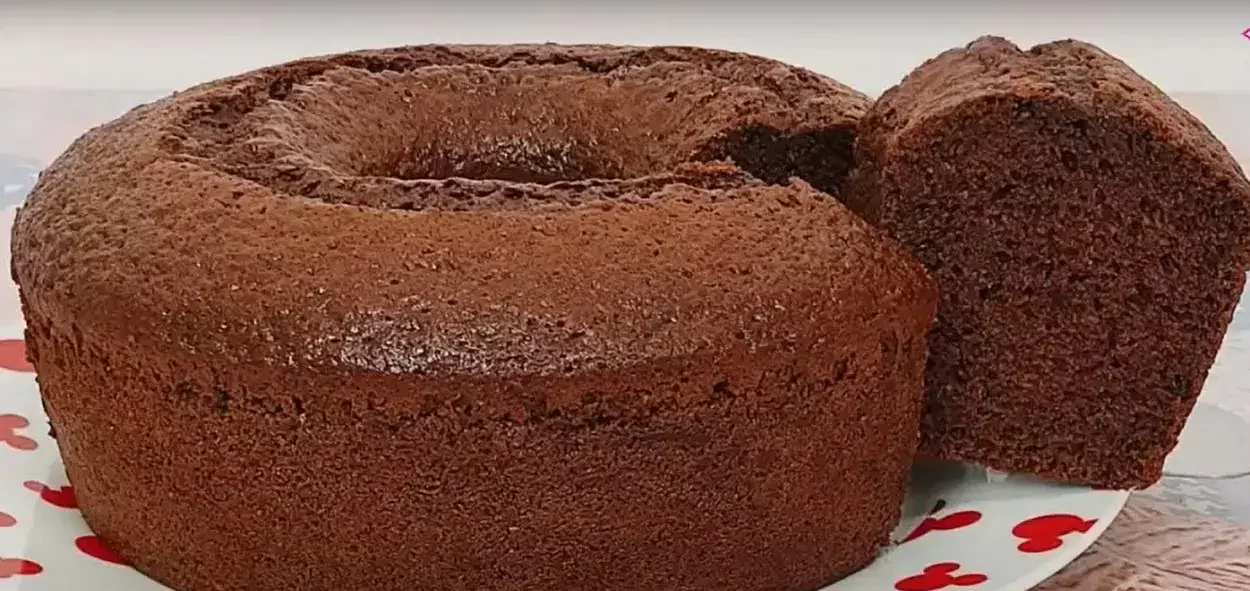 Bolo de Chocolate Simples Super Fácil e Fofinho 