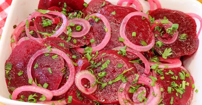 Receitas Rápida e Fácil: Salada de Beterraba Bem Temperada com Cebola