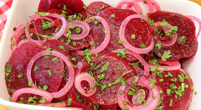 Salada de Beterraba Bem Temperada com Cebola 