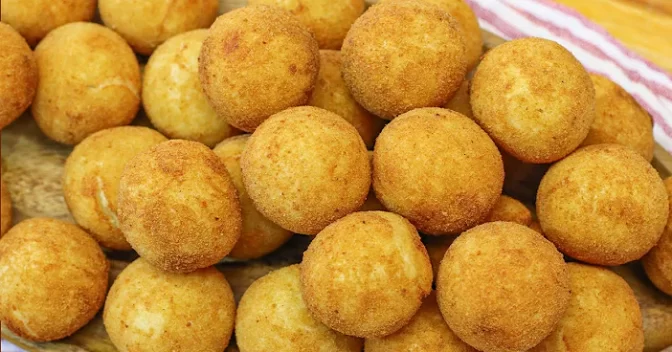 Lanche: Bolinha de Queijo Simples e Deliciosos