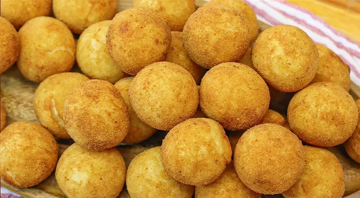 Bolinha de Queijo Simples e Deliciosos 