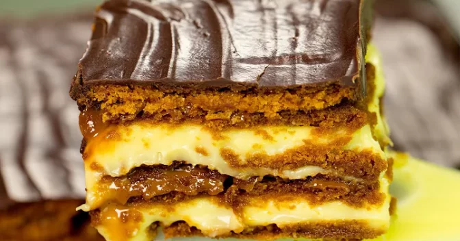 Bolos: Bolo de Snickers Sem Forno: Uma Delícia Irresistível