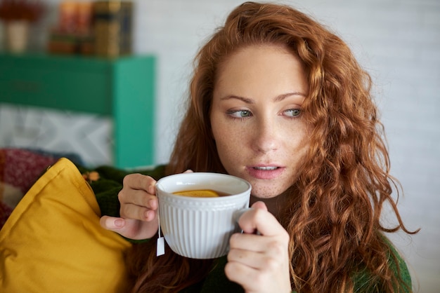 O que Acontece se você Beber uma Xícara de Chá Todos os Dias? Descubra 8 Benefícios Desse Hábito 