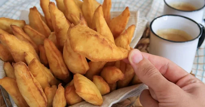 Lanche: Bolinho de Massa Frita: A Receita Perfeita para o Café da Tarde