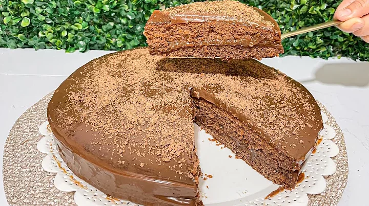 Bolo Simples de Chocolate com Recheio e Cobertura de Brigadeiro: Perfeito para Aniversários 