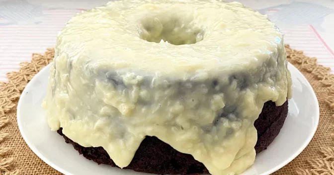 Bolos: Bolo de Prestígio Simples: Receita Rápida com Massa Fofinha e Cobertura de Beijinho