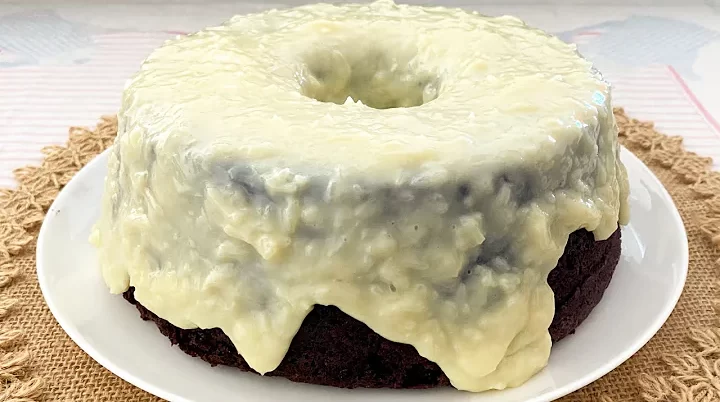 Bolo de Prestígio Simples: Receita Rápida com Massa Fofinha e Cobertura de Beijinho 