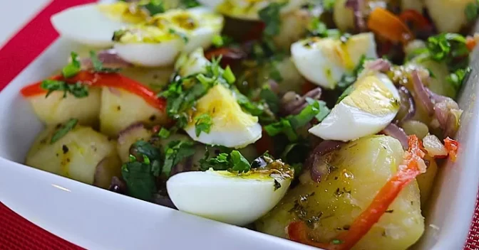 Receitas Saudáveis: Receita de Salada de Batata com Ovos: Rápida e Deliciosa