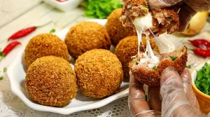 Bolinho de Linguiça Toscana Recheado com Queijo já Faça