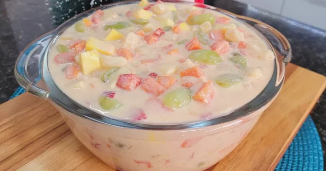 Sobremesas Doces: Salada de Frutas Cremosa: Deliciosa para Qualquer Ocasião Veja