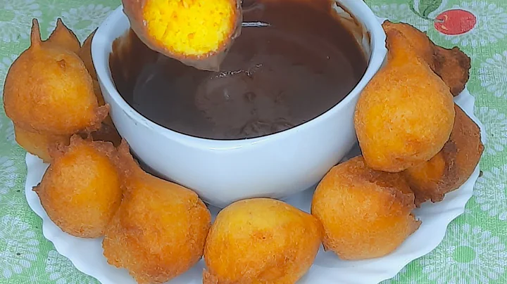 Bolinhos de Chuva de Cenoura com Calda de Chocolate tem Vídeo na Receita 