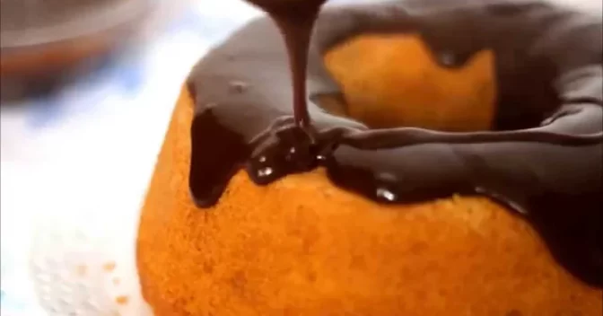 Bolos: Bolo de Cenoura Vegano com Cobertura de Chocolate, Já Faça para o Seu Café