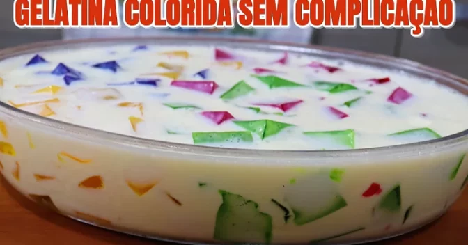 Sobremesas Doces: Gelatina Colorida com Creme Branco, Receita Perfeita para a Sobremesa de Domingo