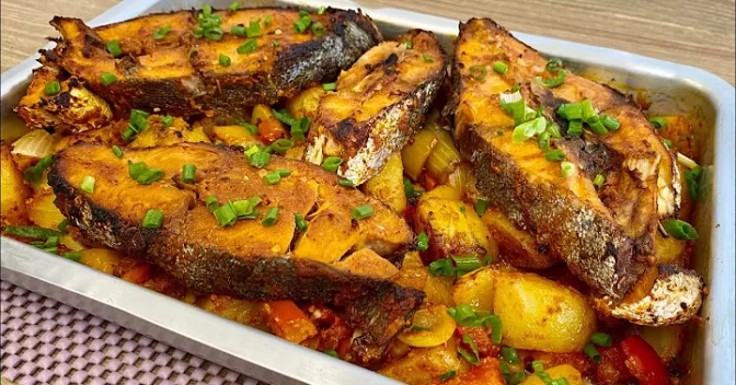 Receitas Rápida e Fácil: Peixe Assado com Batata, Fácil e Saboroso para o Almoço ou Janta