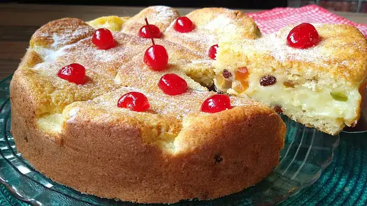 Bolo com Creme, Fofinho e Irresistível com um Cafezinho Bem Quentinho
