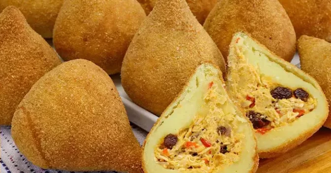 Lanche: Coxinha Especial, Crocante e Cremosa para Festas