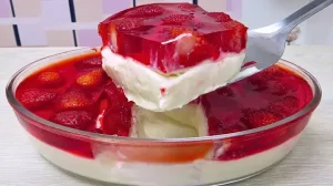 Sobremesa de Morango com Gelatina, Fácil e Perfeita para depois do Almoço