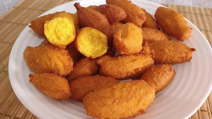 O bolinho de fubá caipira é uma delícia típica da cozinha mineira, perfeito para o...