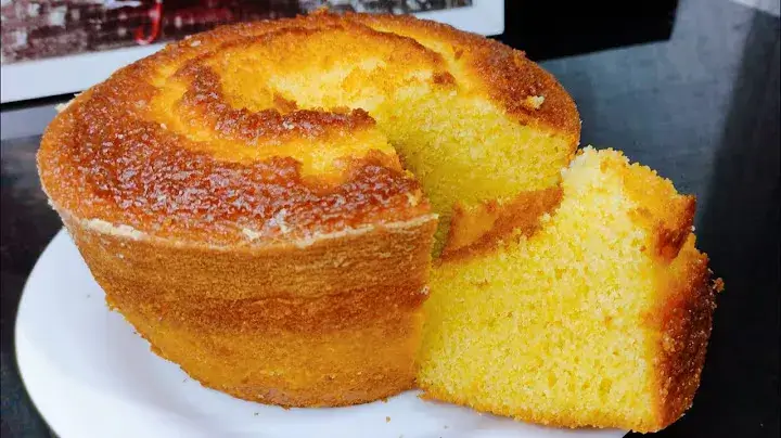 Bolo de Fubá com Laranja Molhadinho e Fofinho Fácil (Sem Leite)