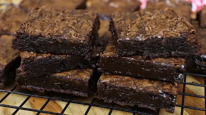 Bolos: Brownie Tradicional Molhadinho e com Casquinha Crocante 