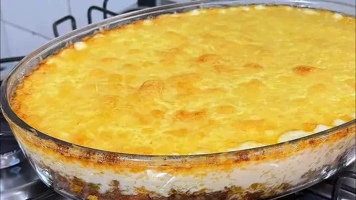 Essa receita de carne moída com molho branco gratinada no forno é perfeita para refeições...