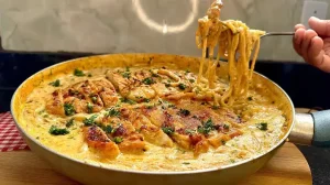 Chicken Alfredo Cremoso, Simples e Fácil de fazer Para o Seu Jantar