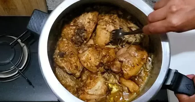 Receitas Rápida e Fácil: Frango na Panela de Pressão Suculento e Fácil de Fazer