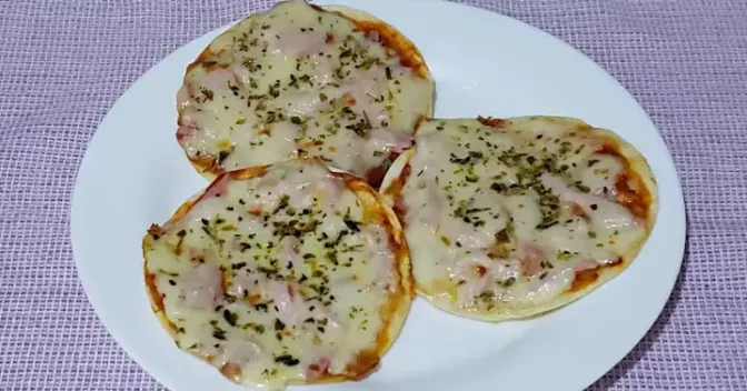 Lanche: Mini Pizzas com Massa de Pastel na Frigideira, Muito Fácil de Fazer