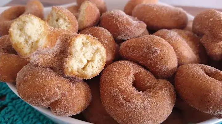 As rosquinhas de vinagre são uma opção prática e deliciosa para acompanhar um café da...