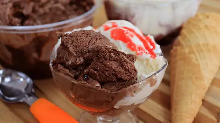 Sorvete Caseiro Rápido e Fácil de Chocolate e Leite Ninho Veja