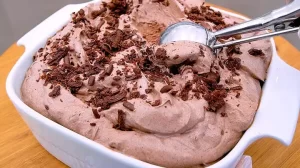 Sorvete de Chocolate Cremoso e Nesse Calor é uma Delícia